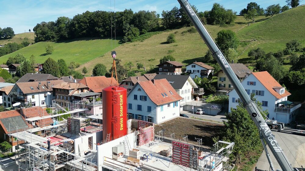 Speicher-Einbringung in Mehrfamilienhaus.